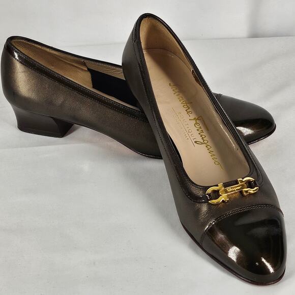 SALVATORE FERRAGAMO WOMEN’S BROWN PUMP – SIZE 3.5B – BRONZE PATENT TOE & GANCINI - Picture 3 of 14